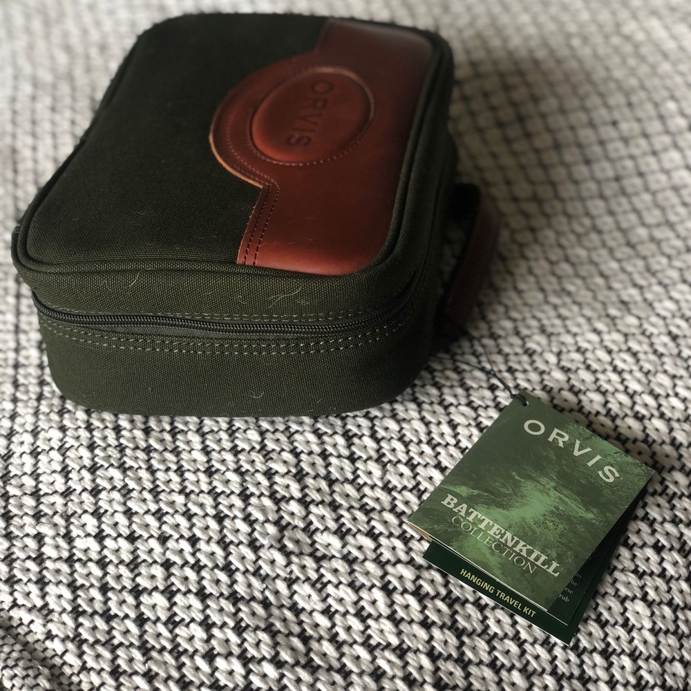 BRAND NEW WITH TAGS ORVIS HANGING TRAVEL KIT